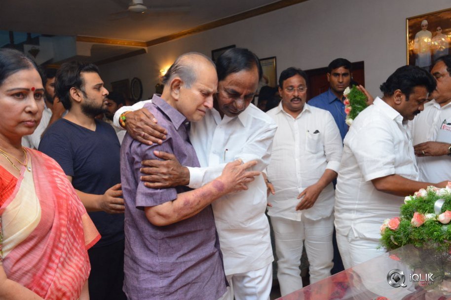 Celebrities-Pay-Homage-to-Vijaya-Nirmala-Garu